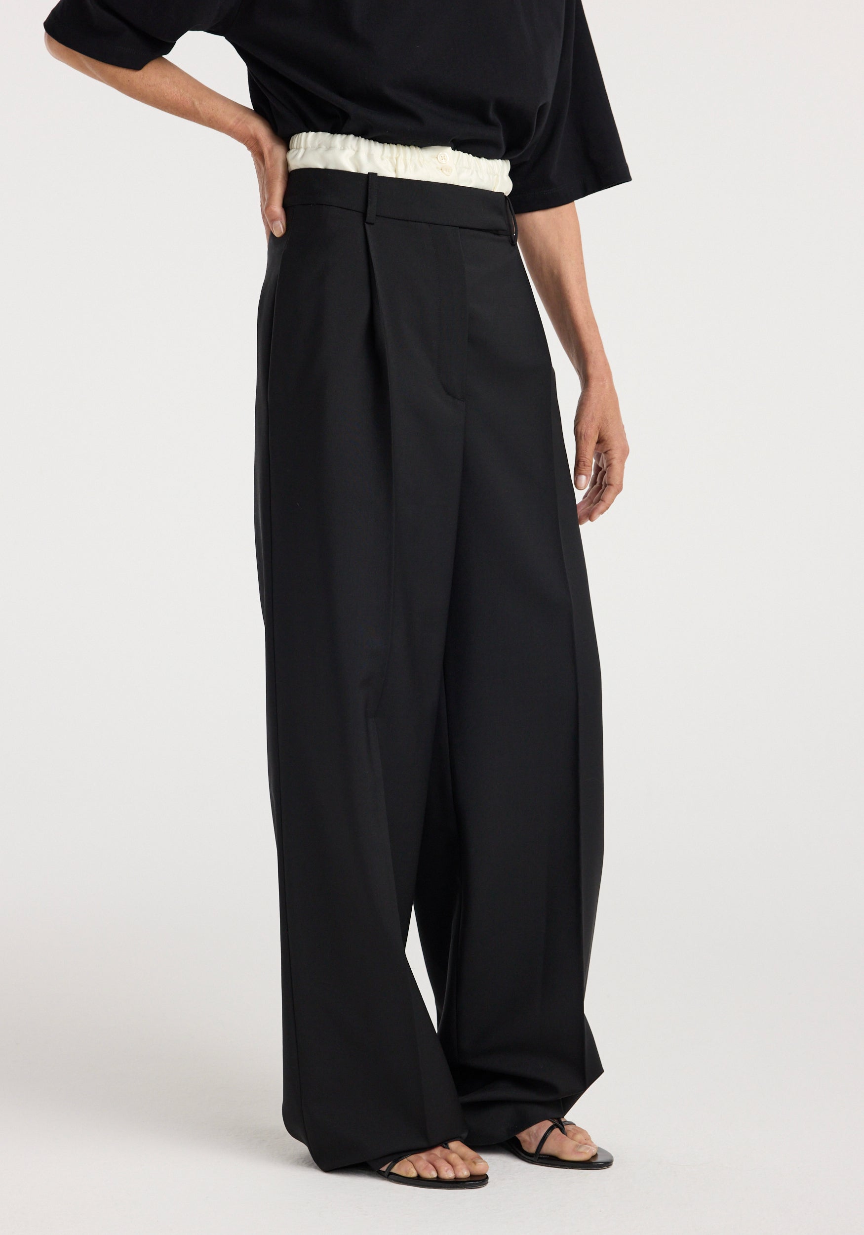 Boxer detailed trousers | black