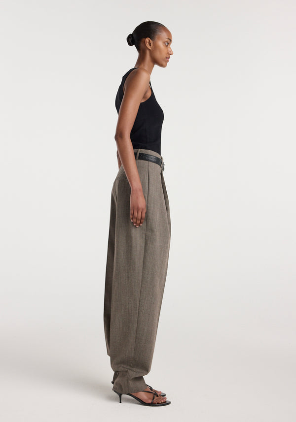Daria - Single pleat tapered trousers | earth slub