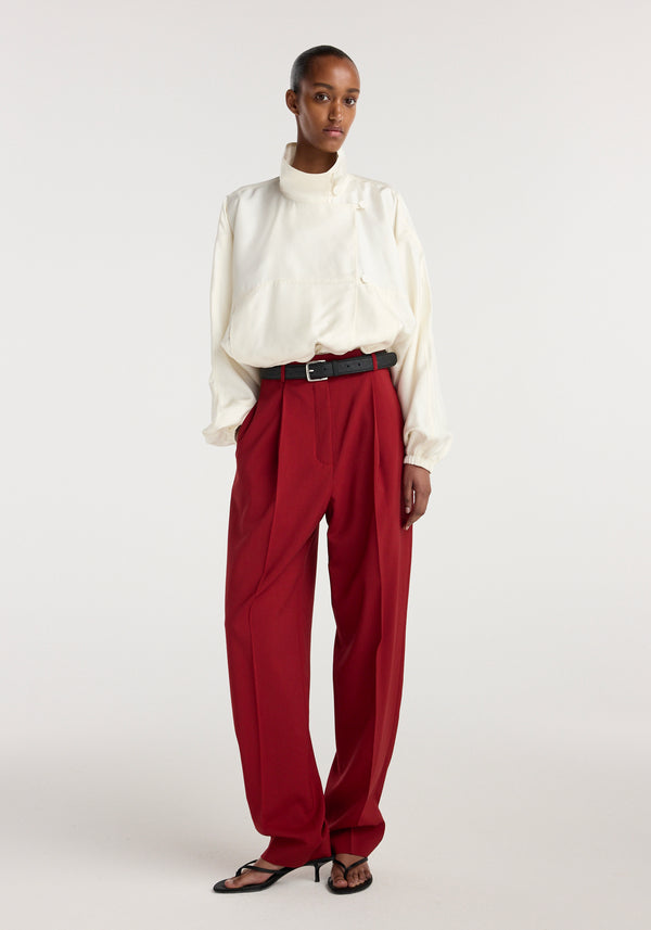 Daria - Single pleat tapered trousers | carmine