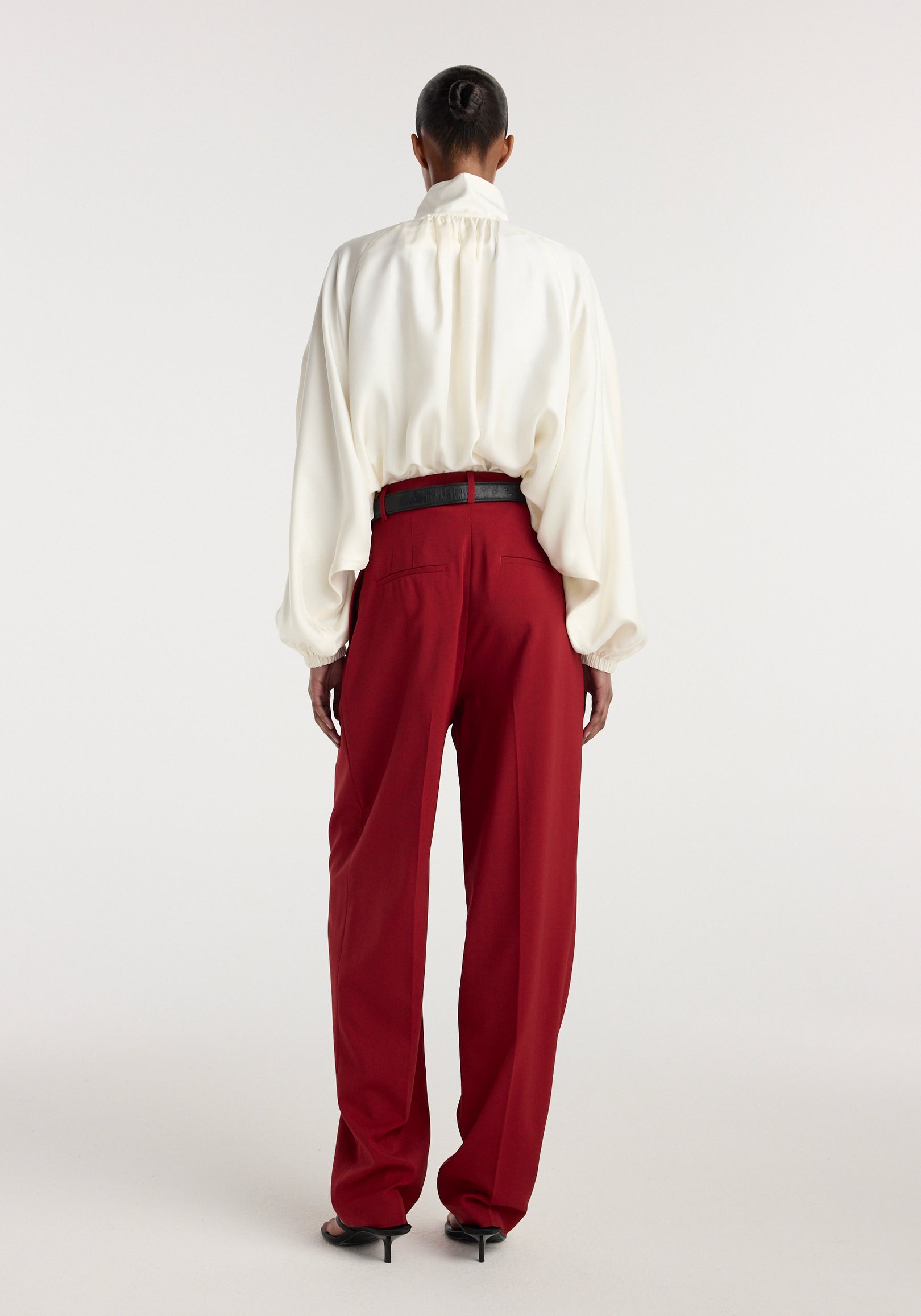 Daria - Single pleat tapered trousers | carmine