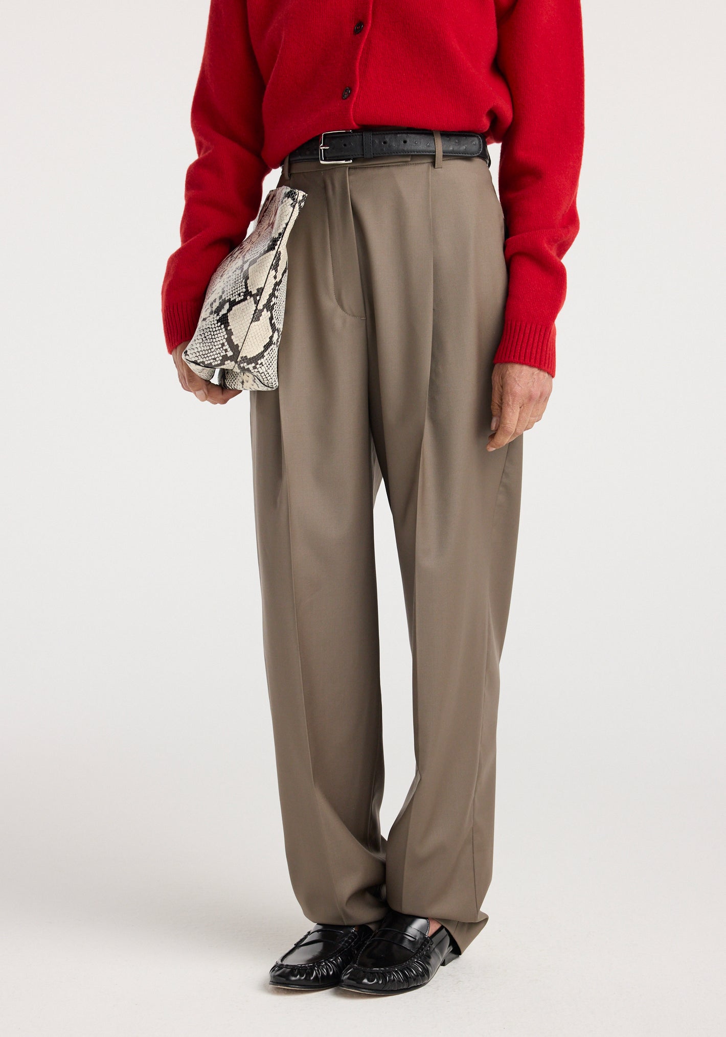 Daria - Single pleat tapered trousers | desert brown