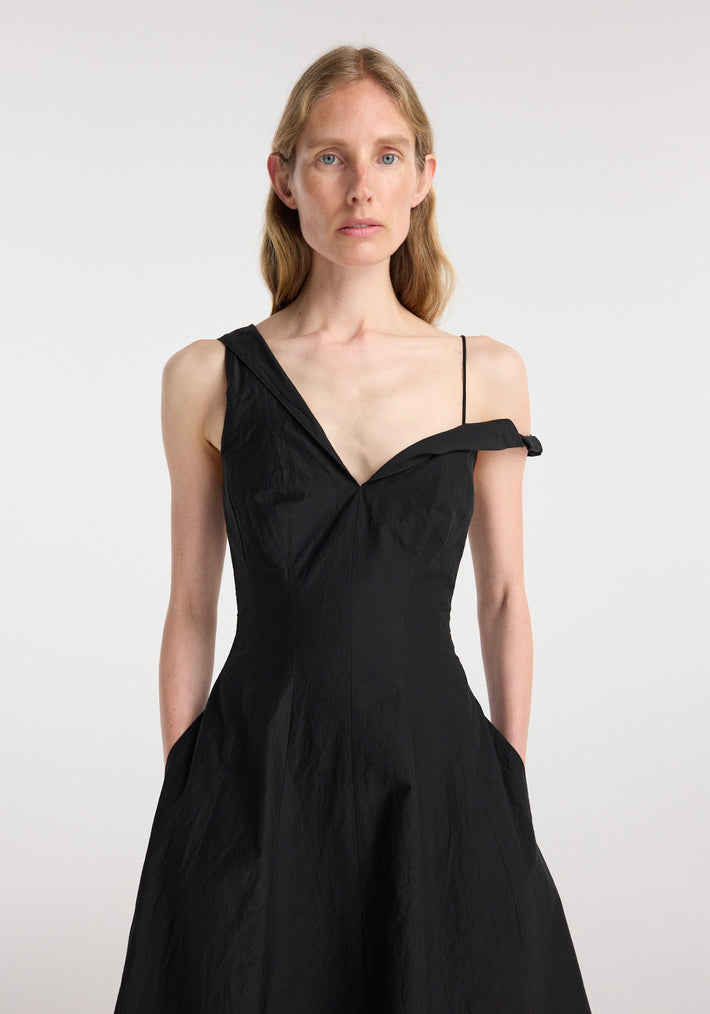 Twisted shoulder dress | black