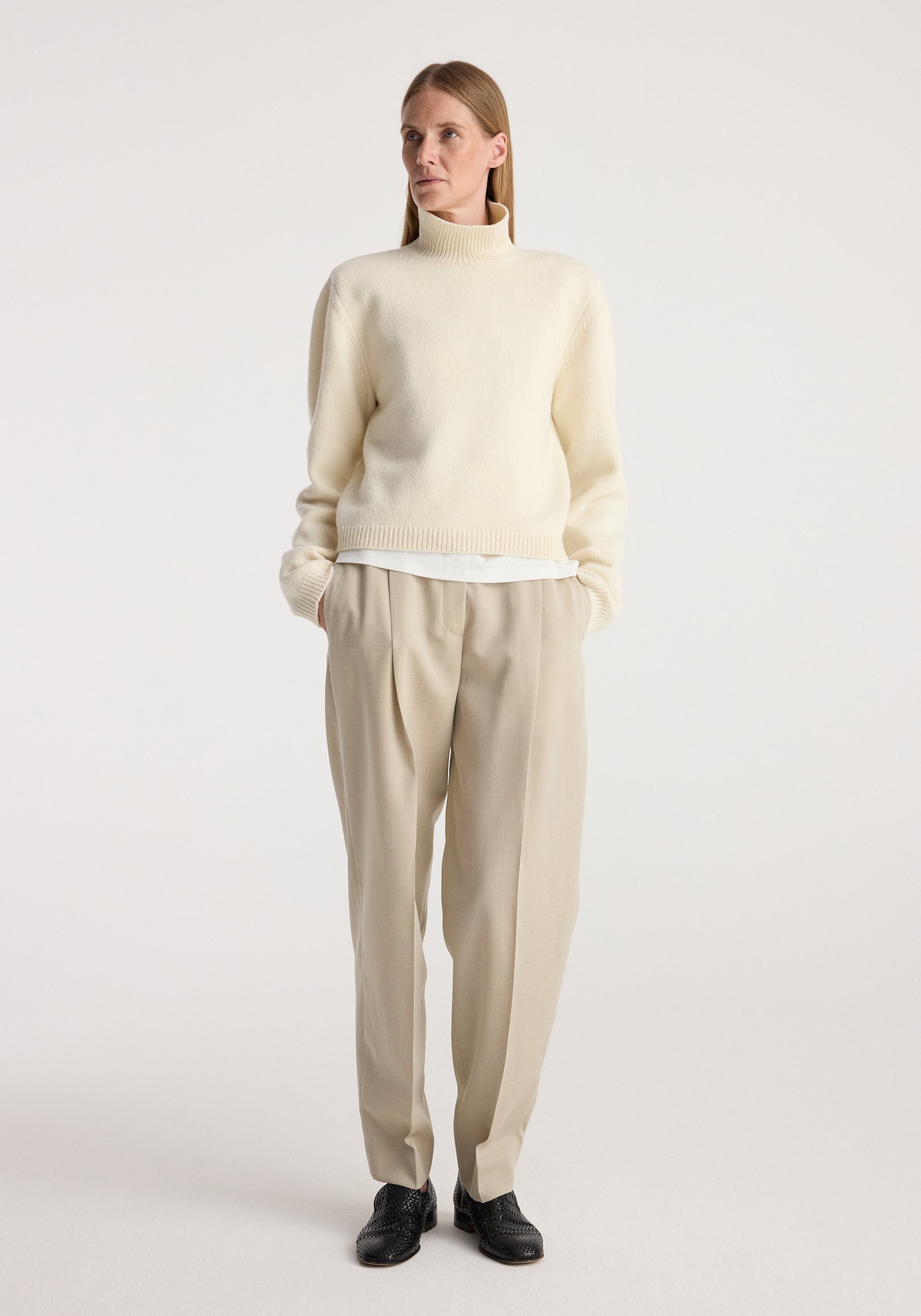 Statement shoulder cropped turtleneck | cream