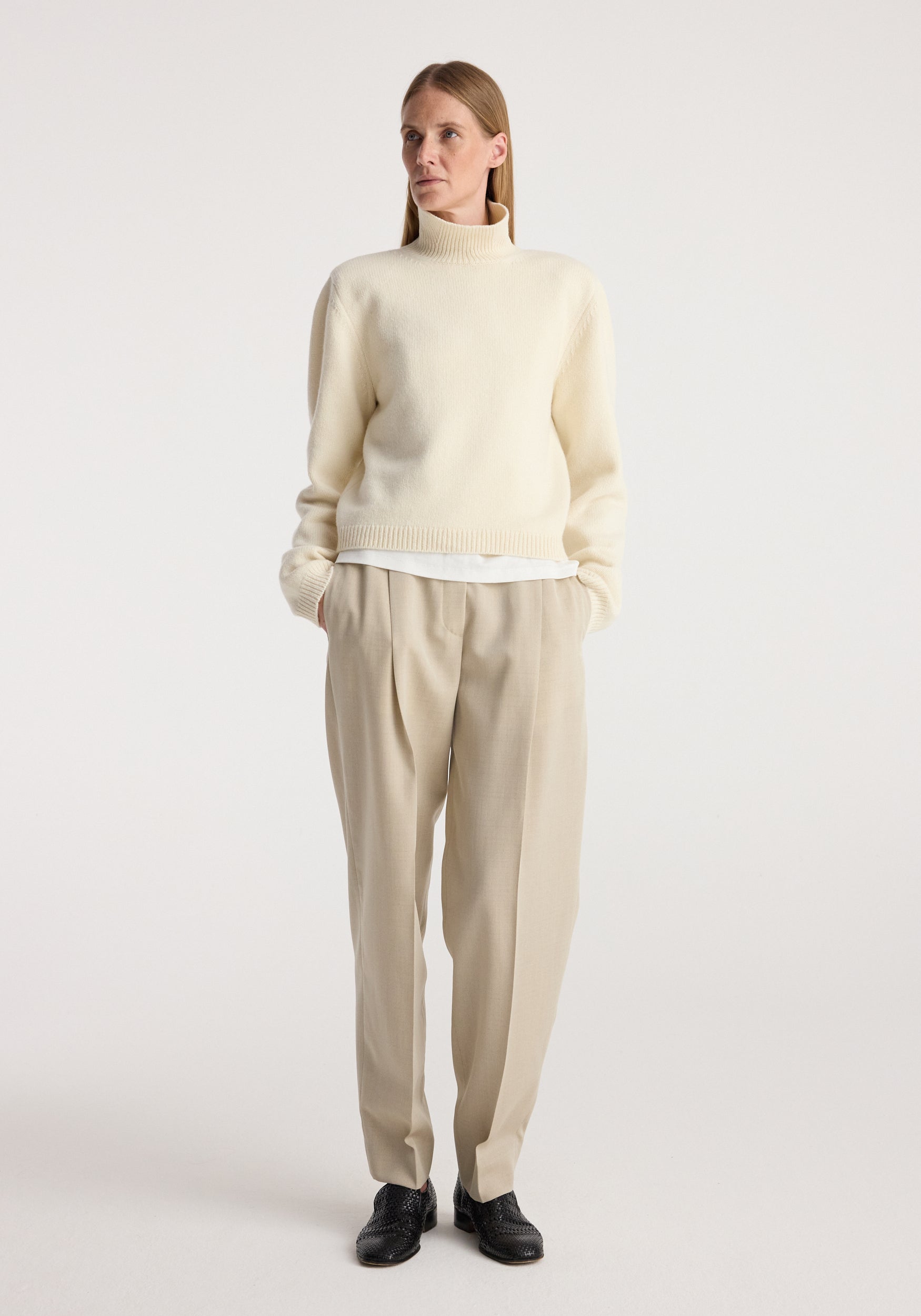 Statement shoulder cropped turtleneck | cream