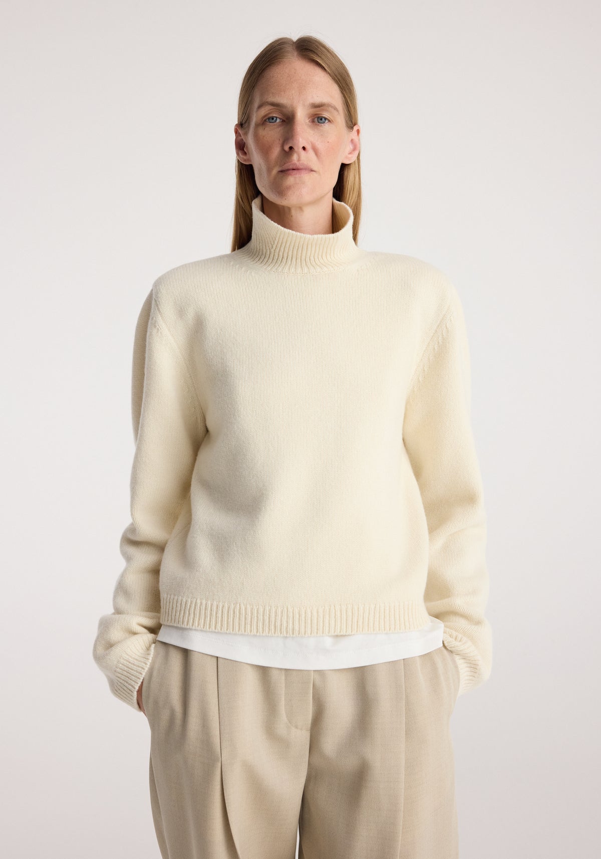 Statement shoulder cropped turtleneck | cream