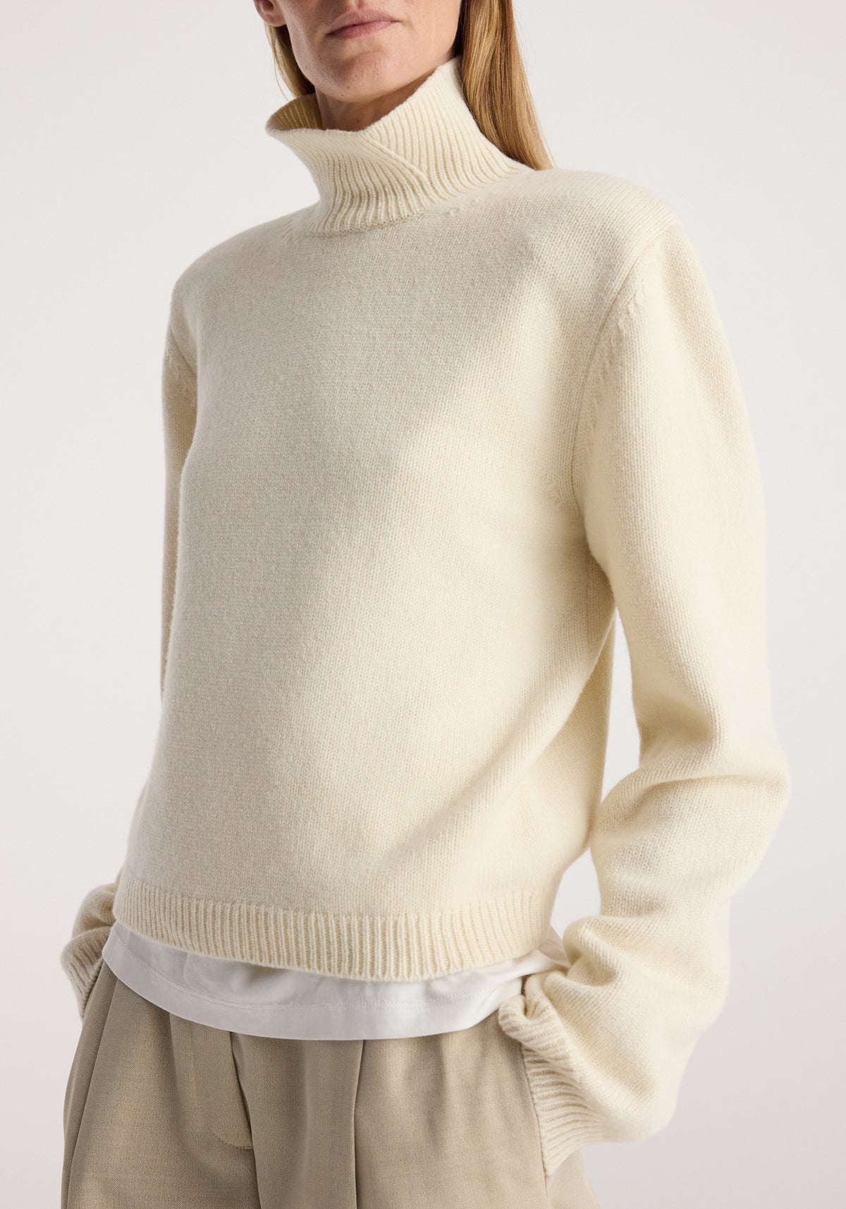 Statement shoulder cropped turtleneck | cream