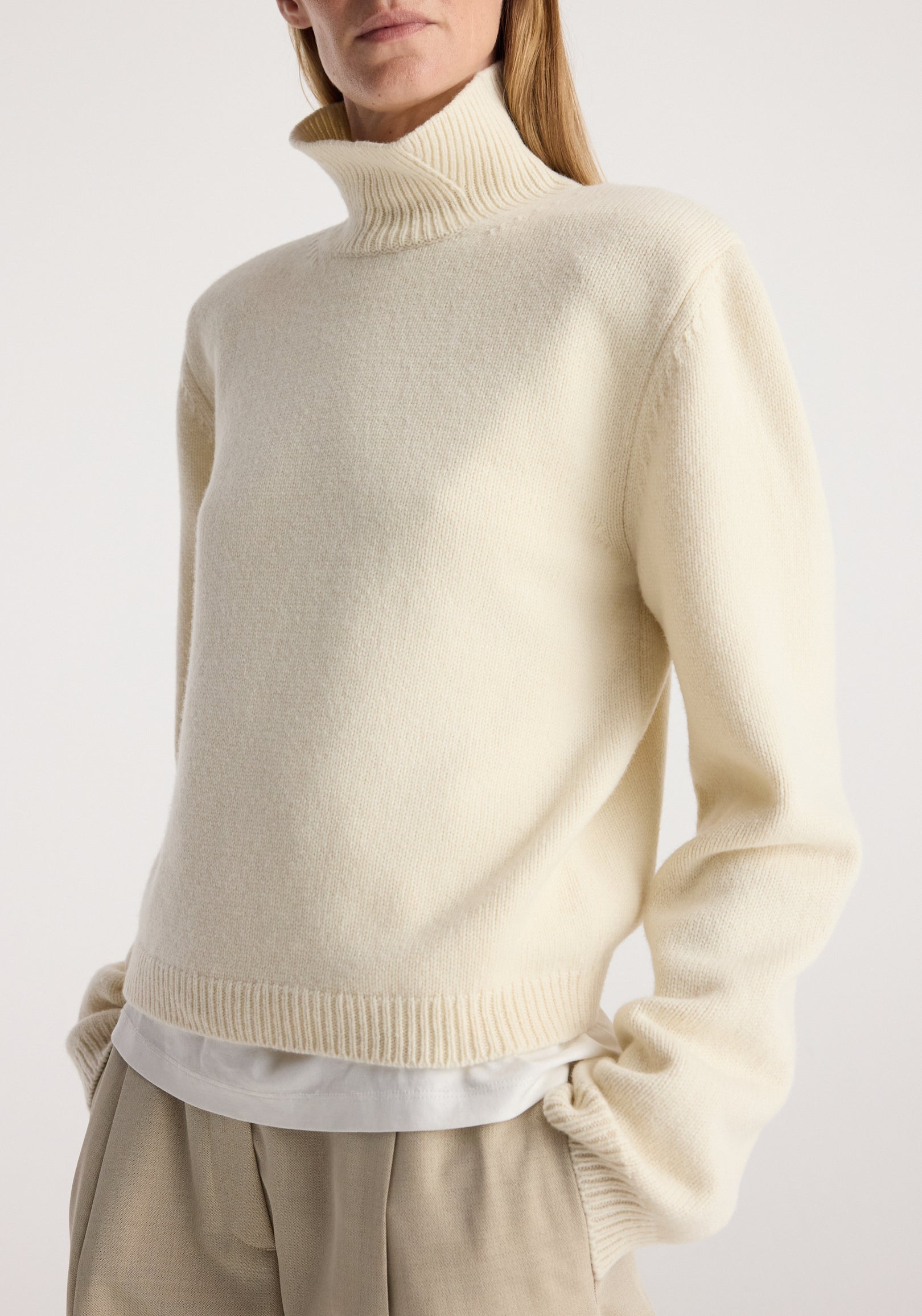 Statement shoulder cropped turtleneck | cream