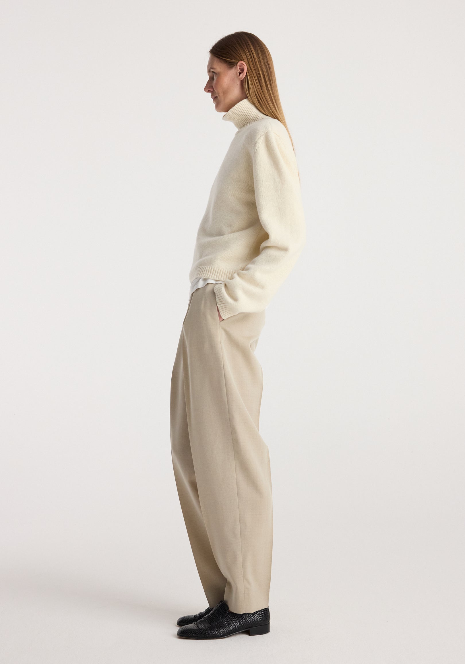 Statement shoulder cropped turtleneck | cream