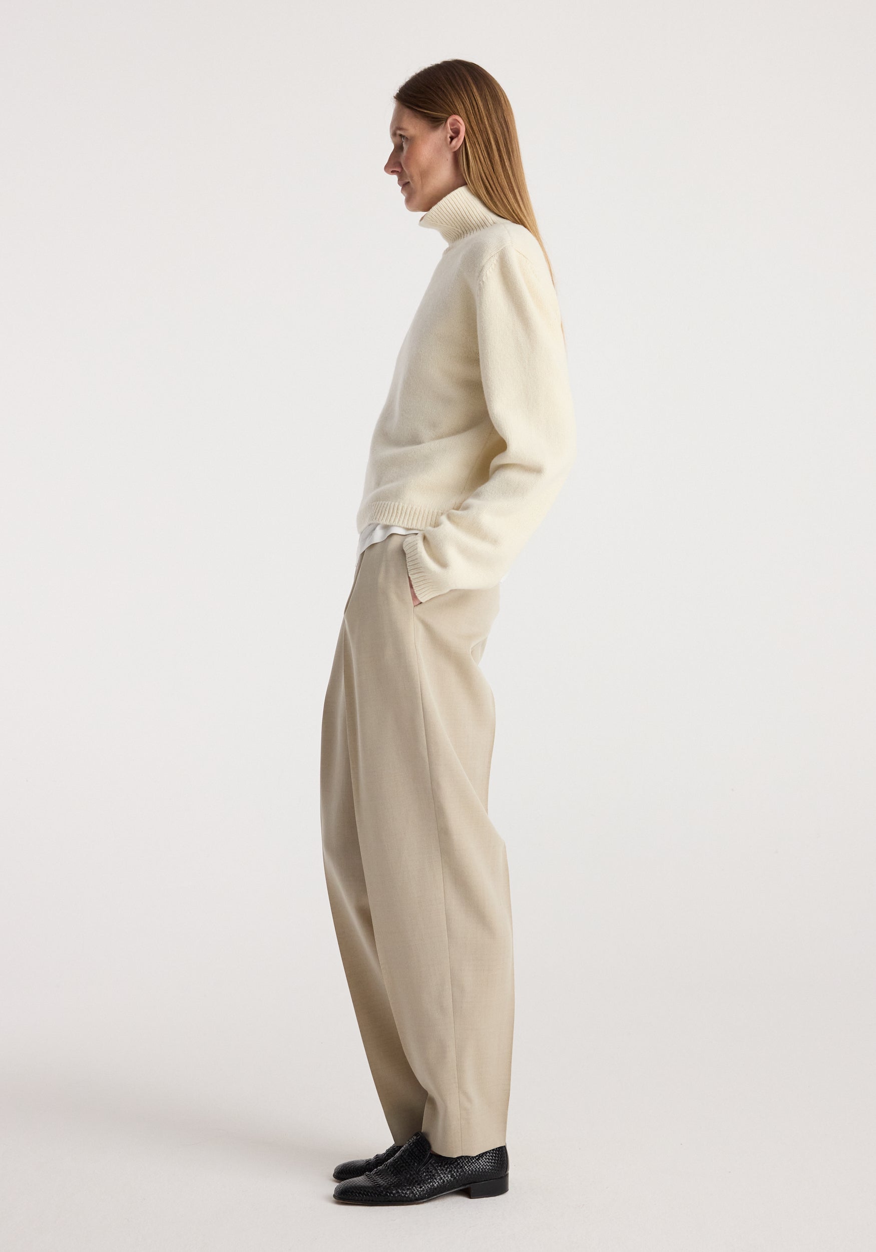 Statement shoulder cropped turtleneck | cream