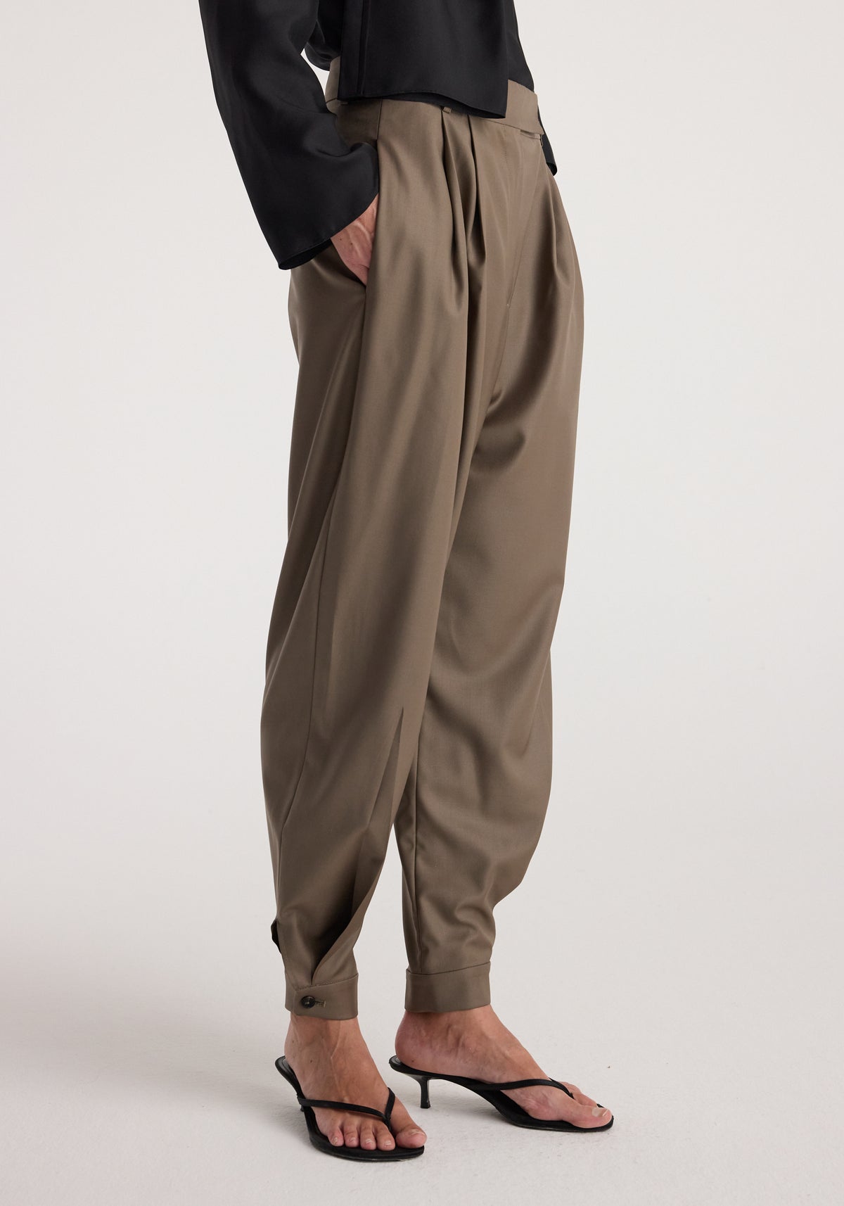 Tailored cuff trousers | desert brown