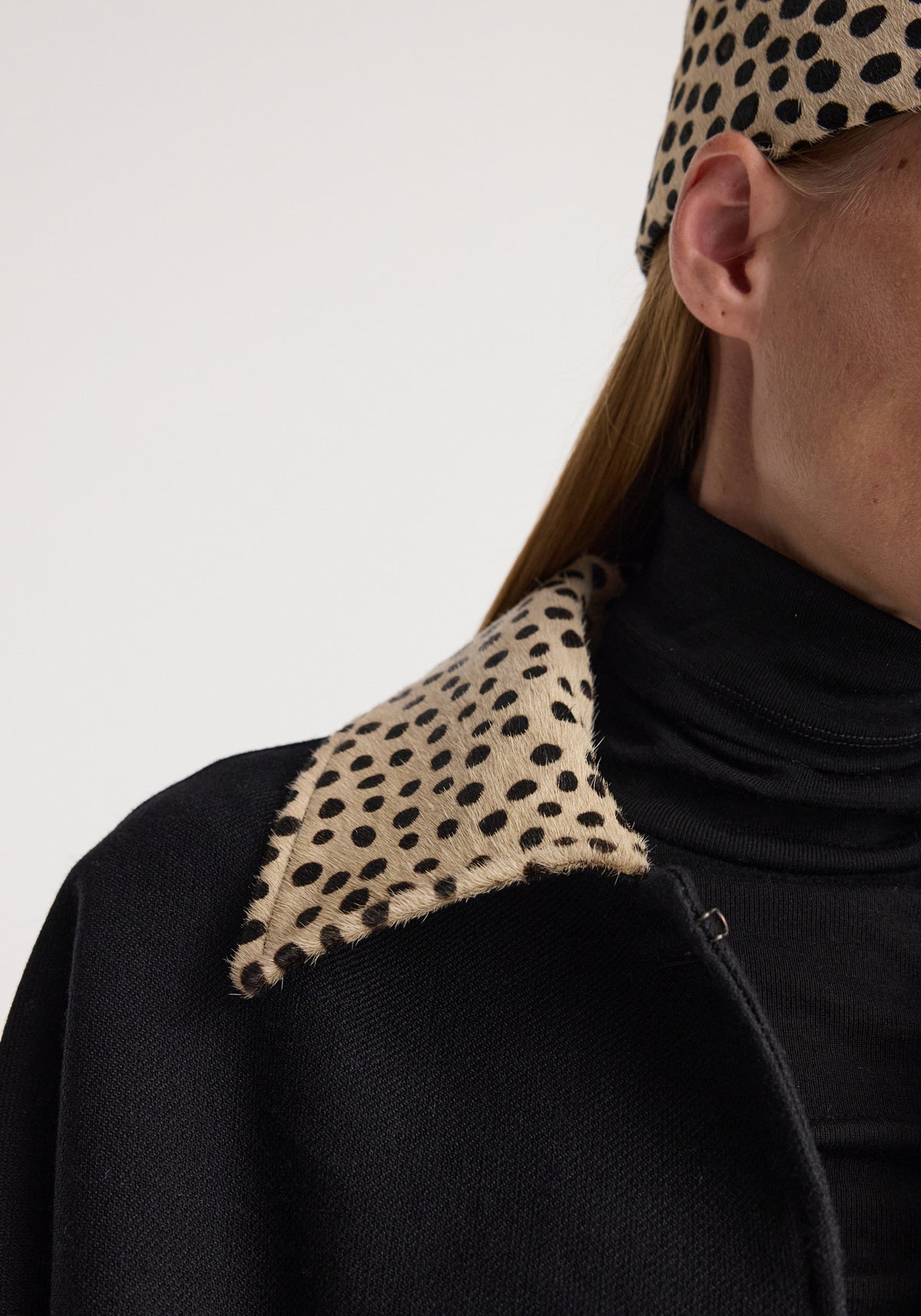 Cheetah collar wool coat | black shown in close-up with a black wool body and contrasting tan cheetah print collar