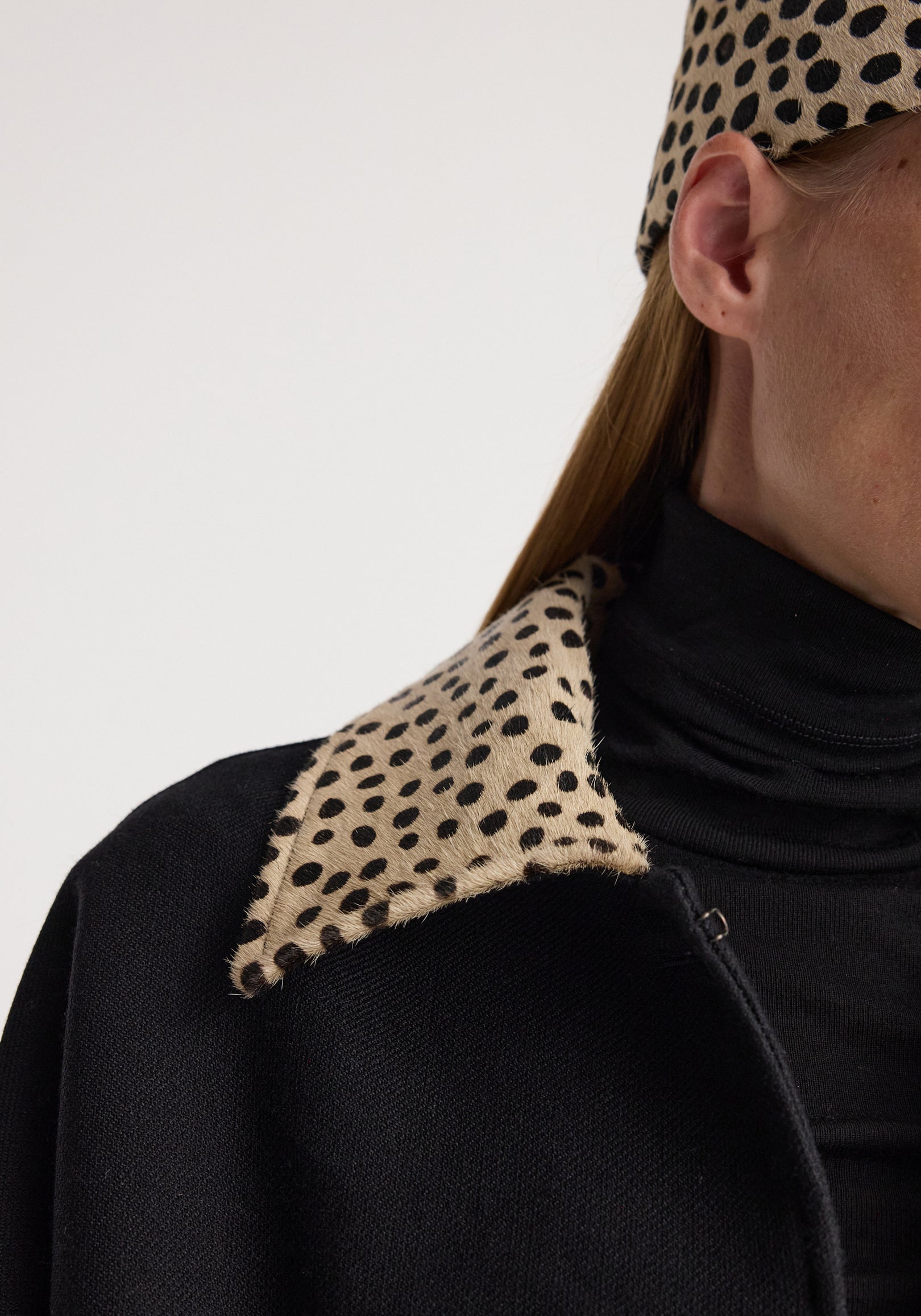 Cheetah collar wool coat | black shown in close-up with a black wool body and contrasting tan cheetah print collar