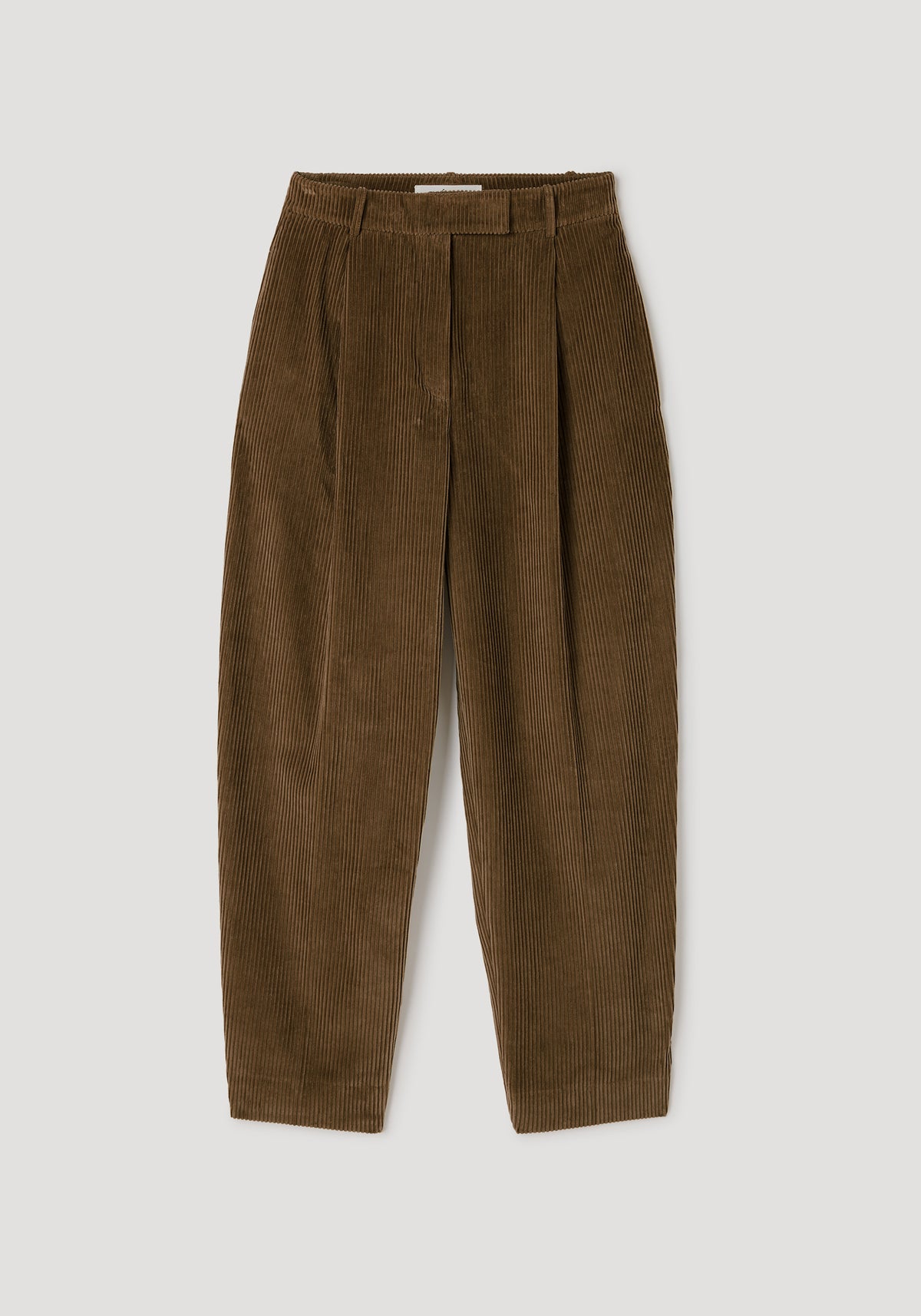 Daria - Single pleat straight leg corduroy trousers | caramel in a rich caramel color with a straight leg cut and single pleat detail for a classic, tailored look.