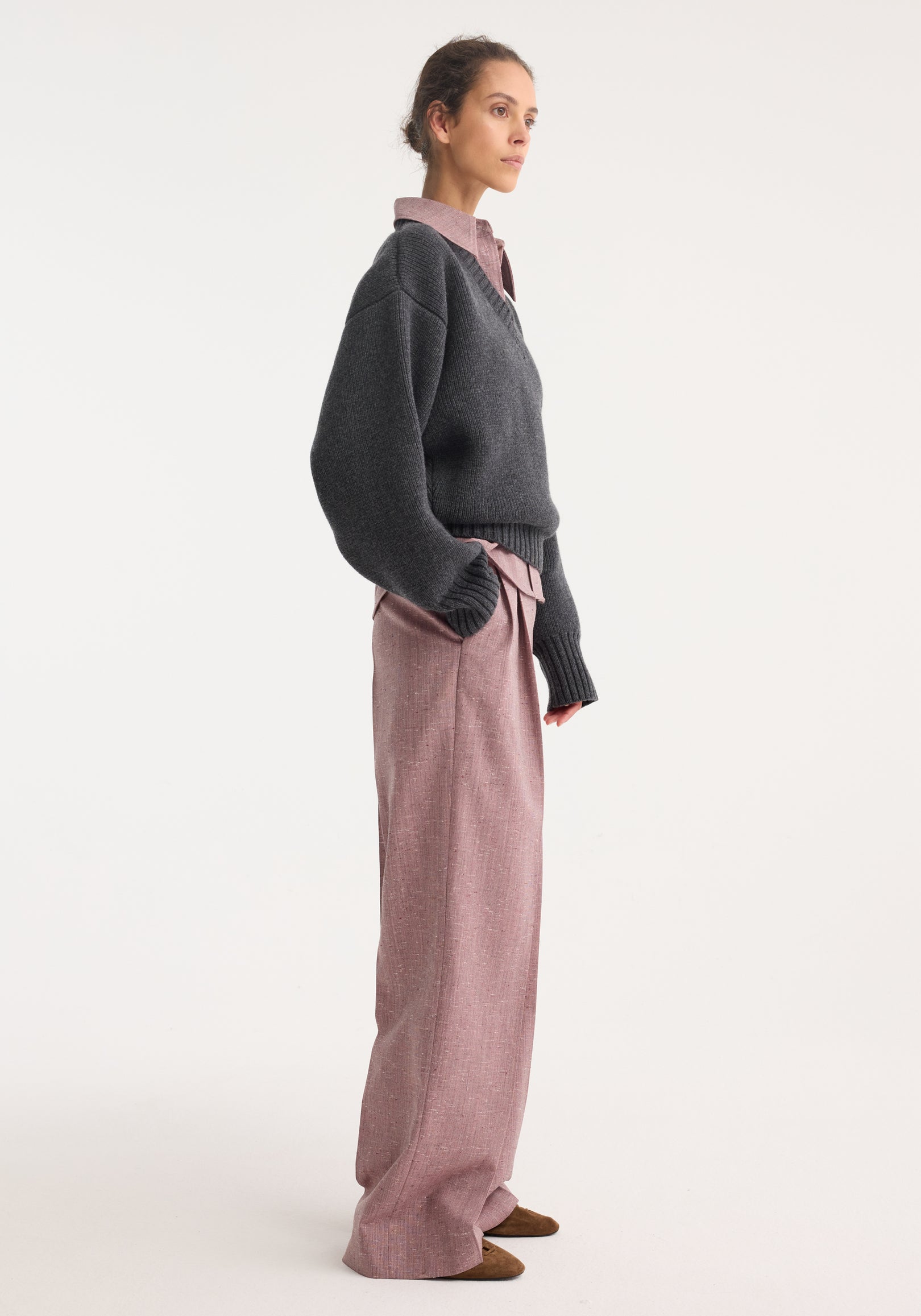 Sculptural compact v-neck | mid grey melange