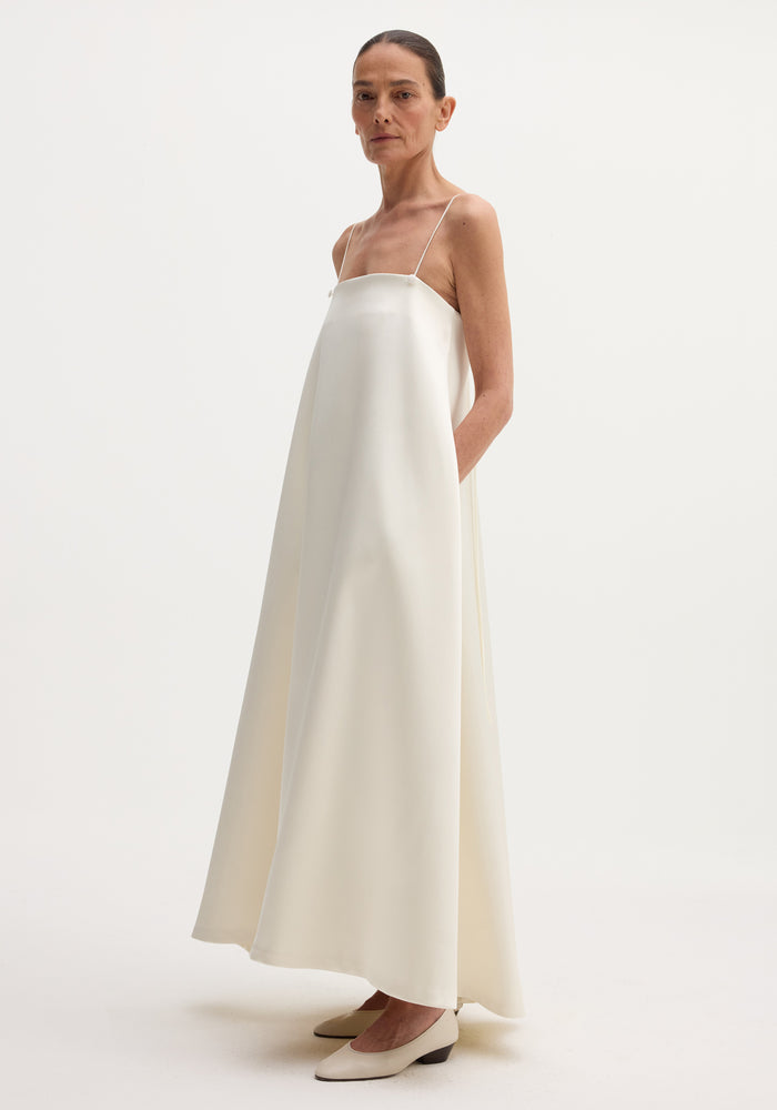 Voluminous satin dress | ivory