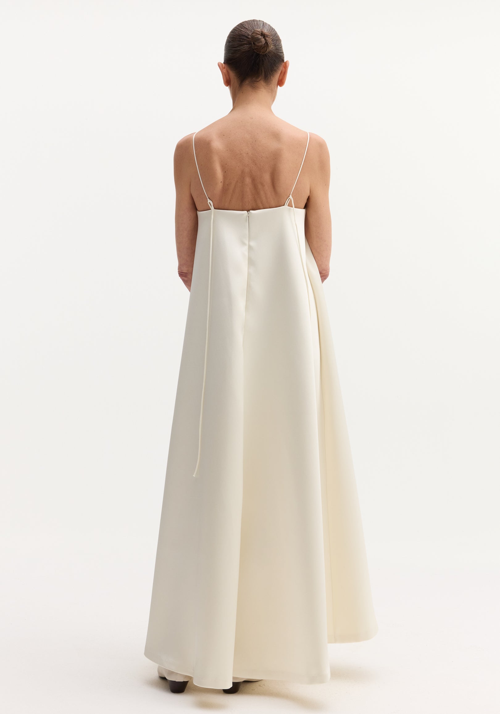 Voluminous satin dress | ivory