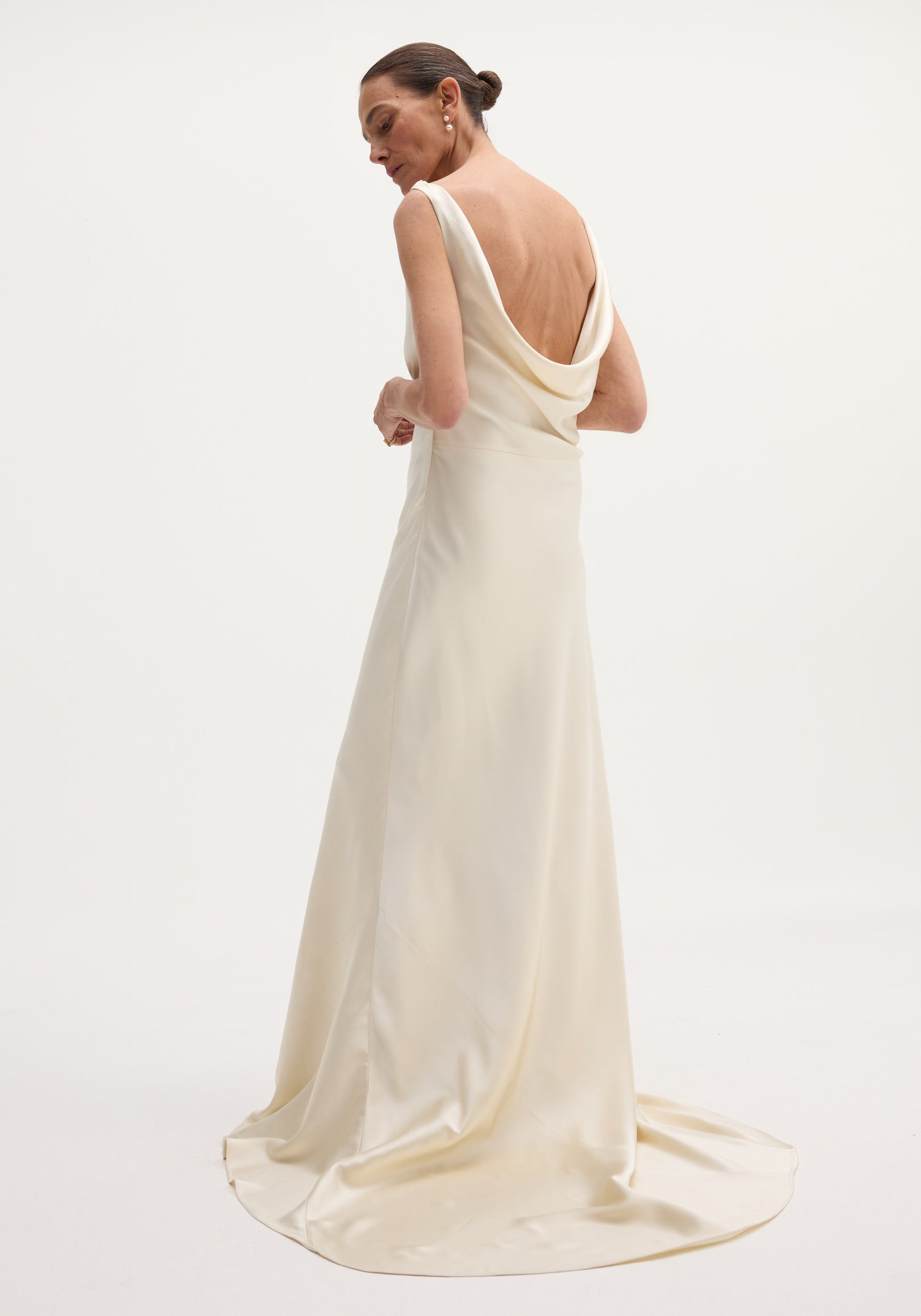 Draped satin dress with train | ivory