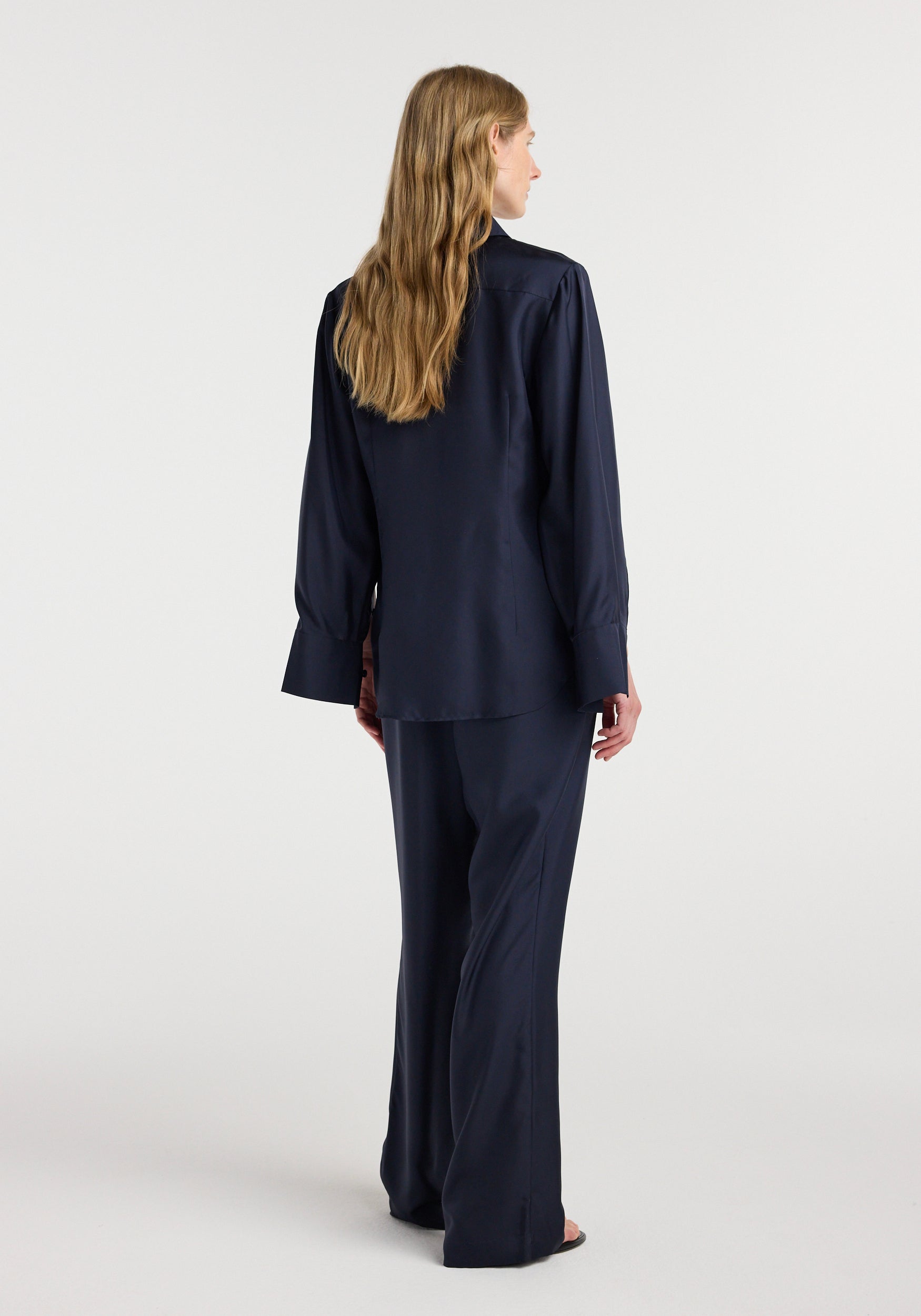 Silk open-sleeve detailed shirt | night