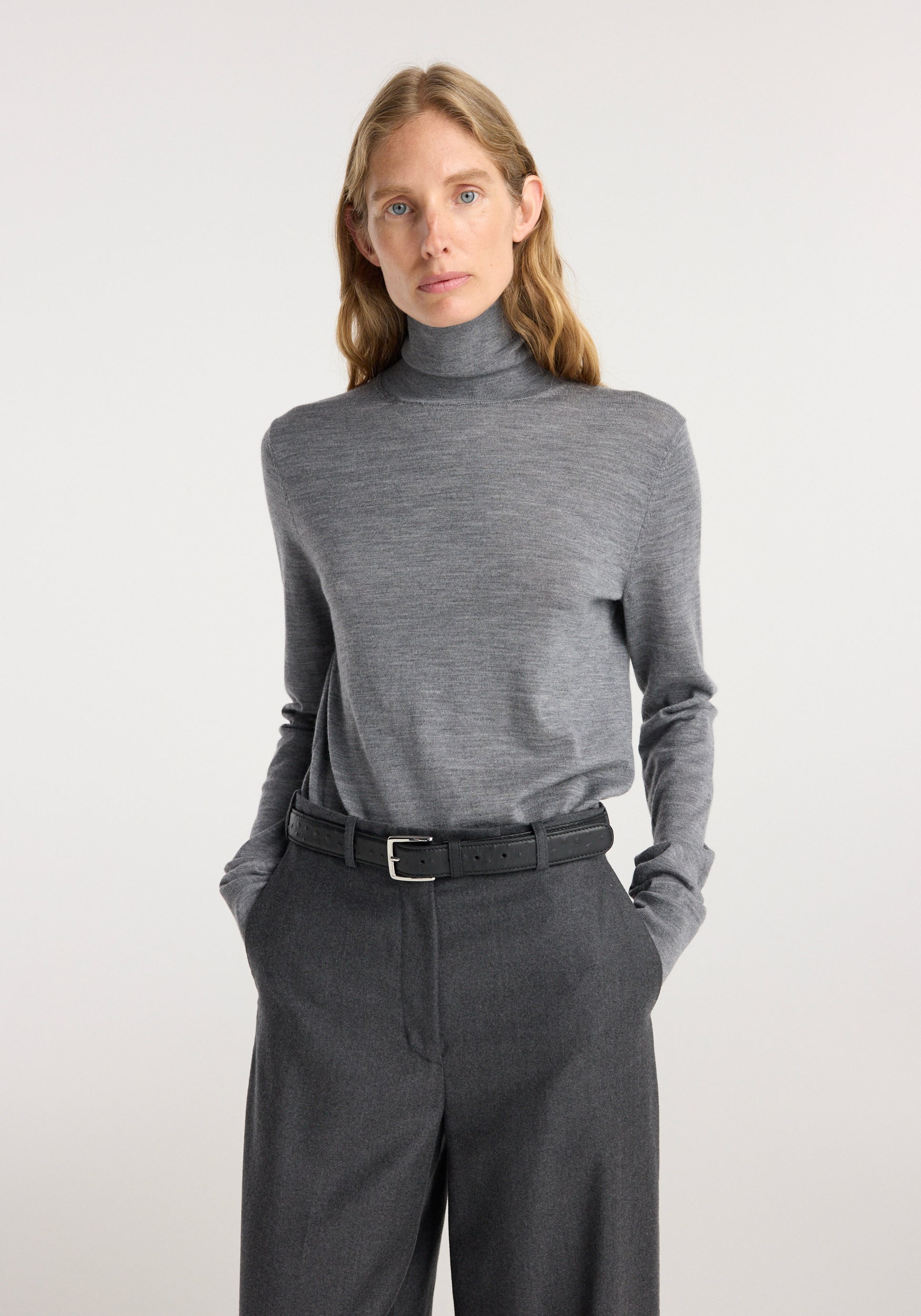 Fine knitted wool turtleneck | mid grey melange