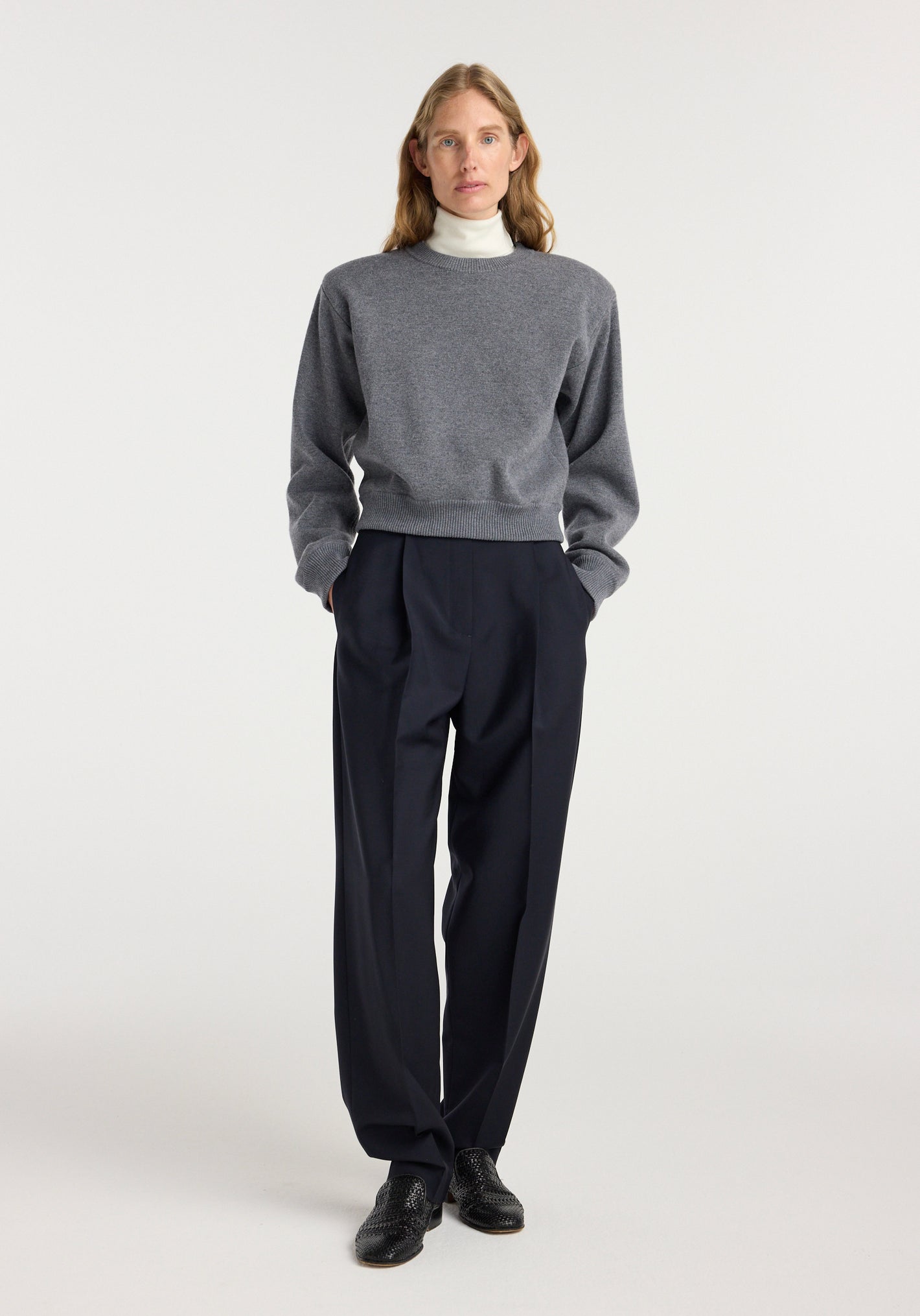Daria - Single pleat tapered trousers | navy
