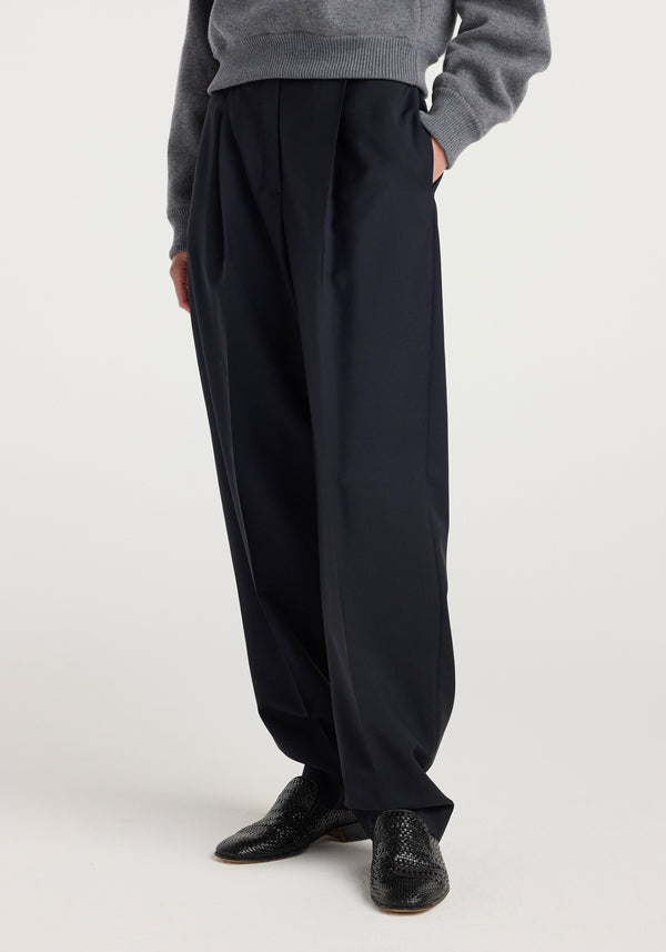 Daria - Single pleat tapered trousers | navy