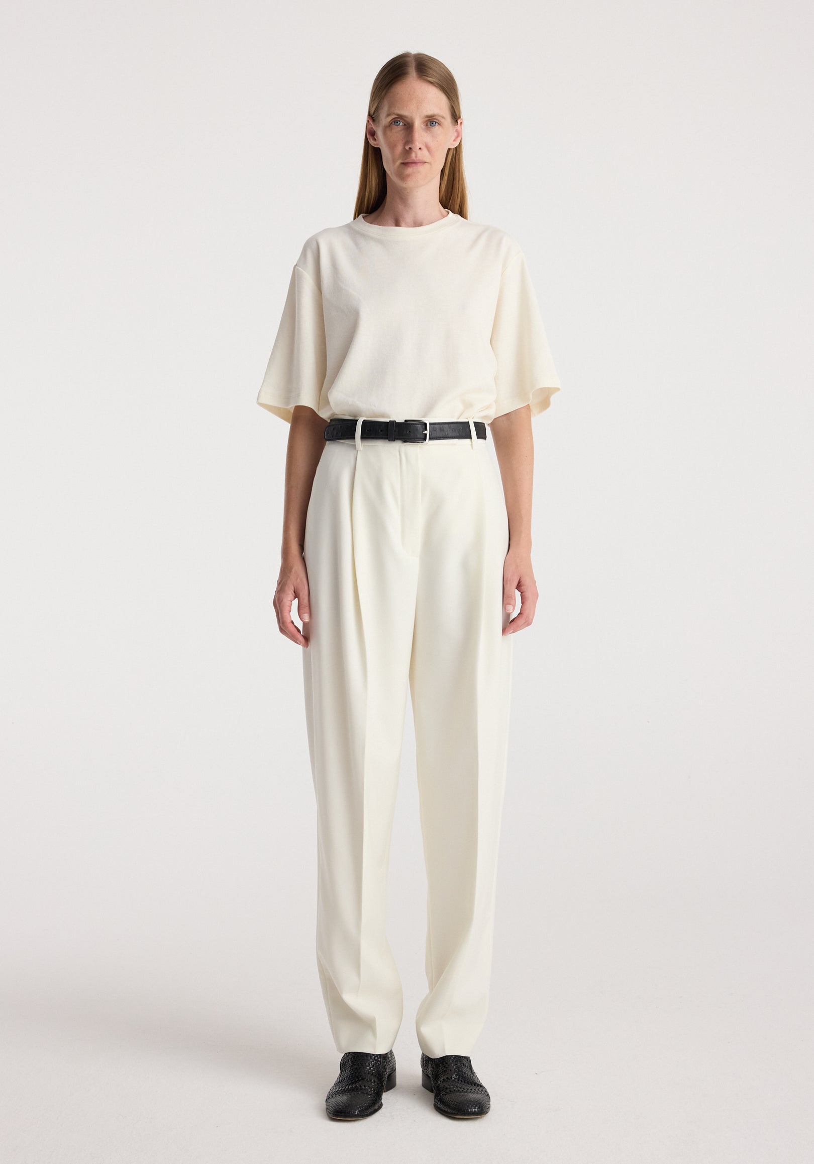 Daria - Single pleat tapered trousers | off white