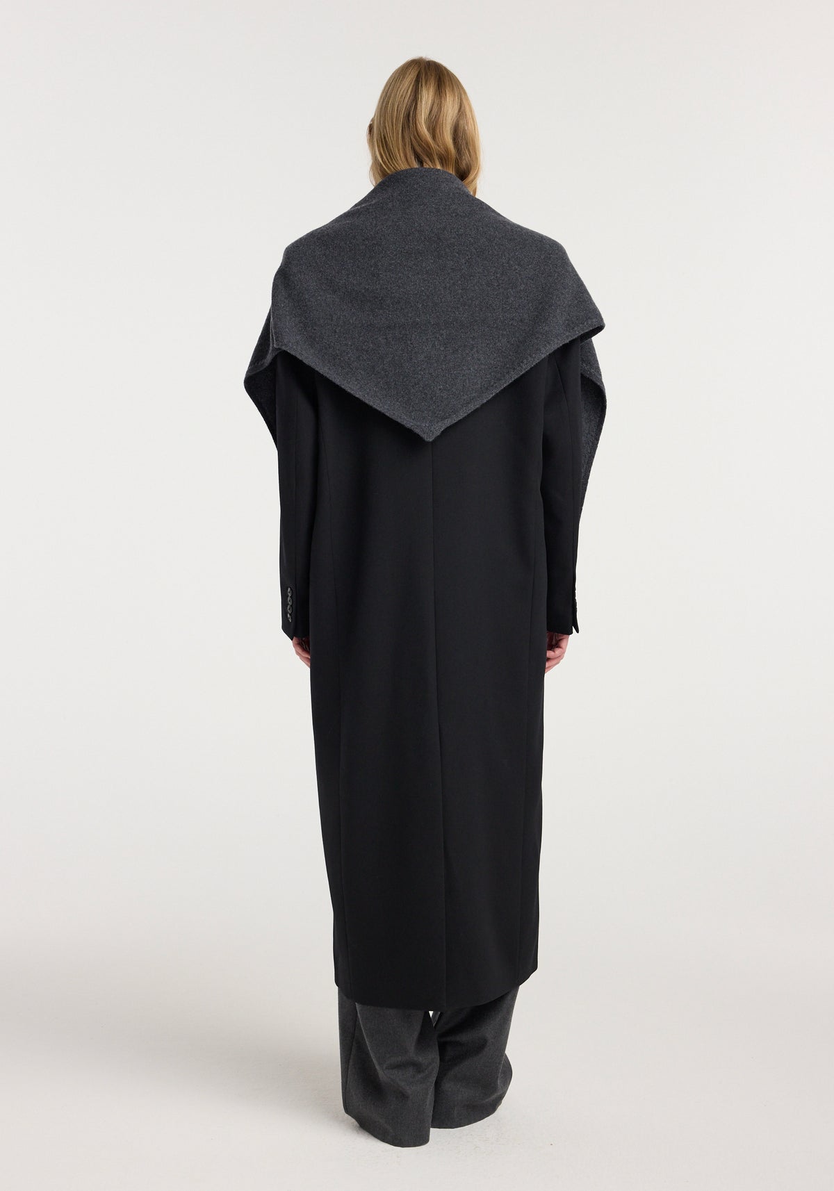 Large knitted triangle scarf | anthracite melange