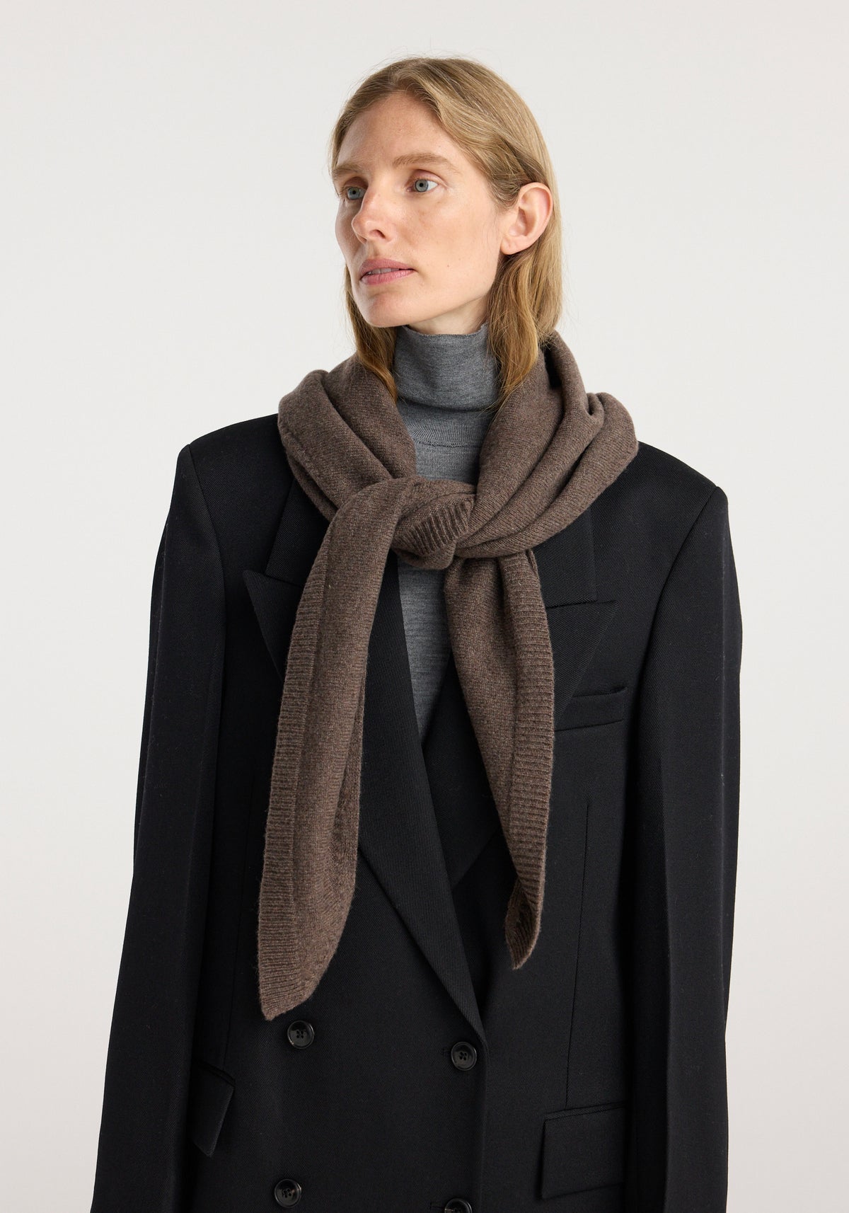 Large knitted triangle scarf | brown melange