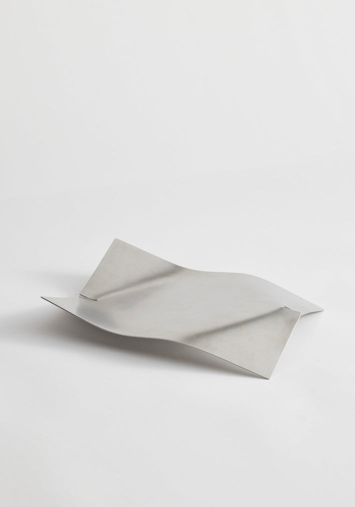 Stainless steel bowl, designed by Paul Coenen, with a wavy, bent form handcrafted in the Netherlands. Made from brushed stainless steel, measuring 32cm x 23.5cm x 5.5cm.