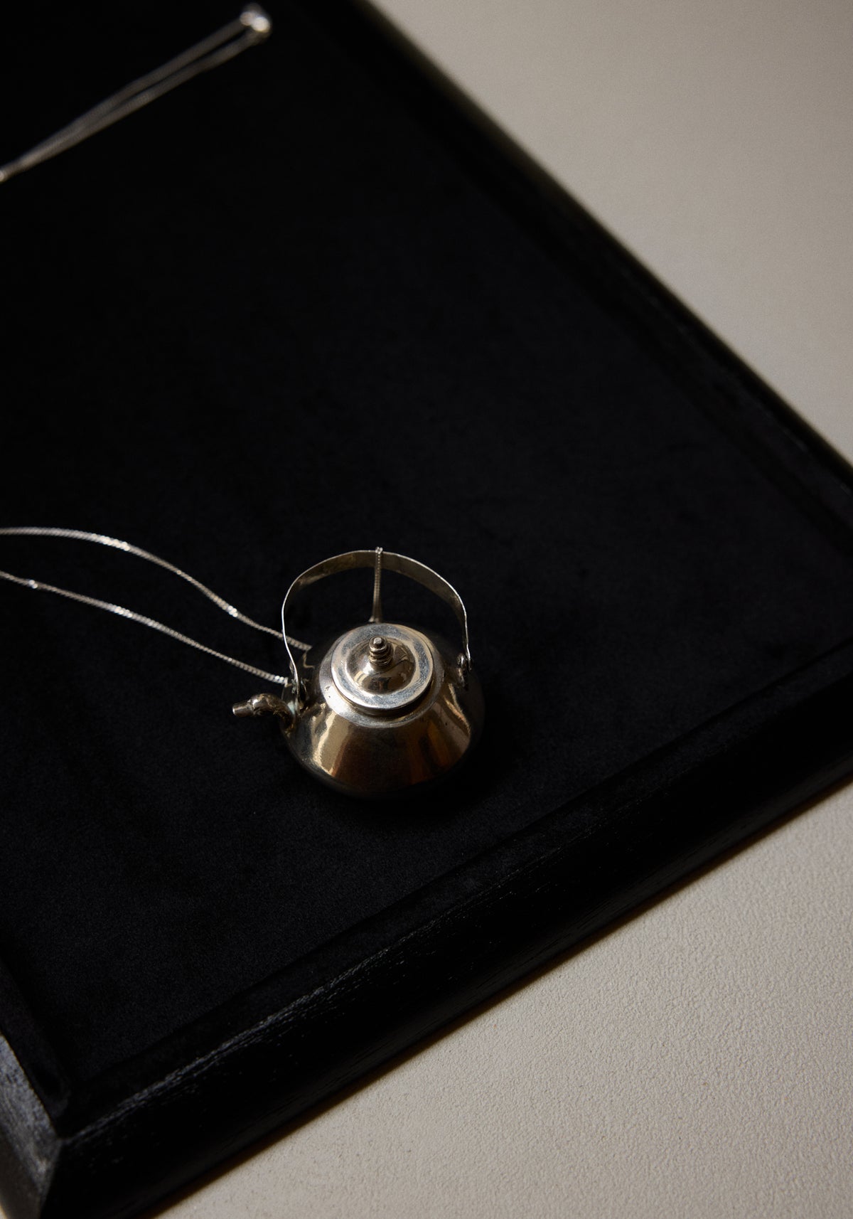 Dutch Silver Miniatures, Teapot necklace | silver